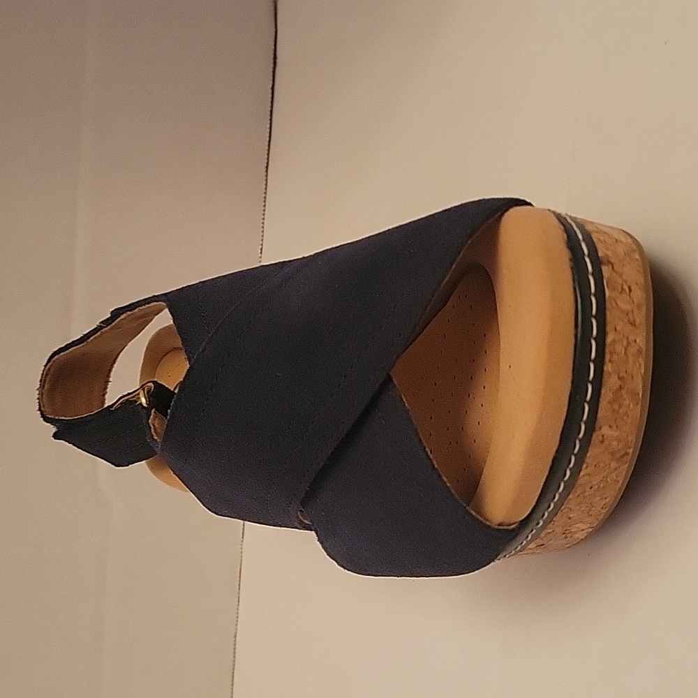 CLARKS Giselle Cove Navy Sandals